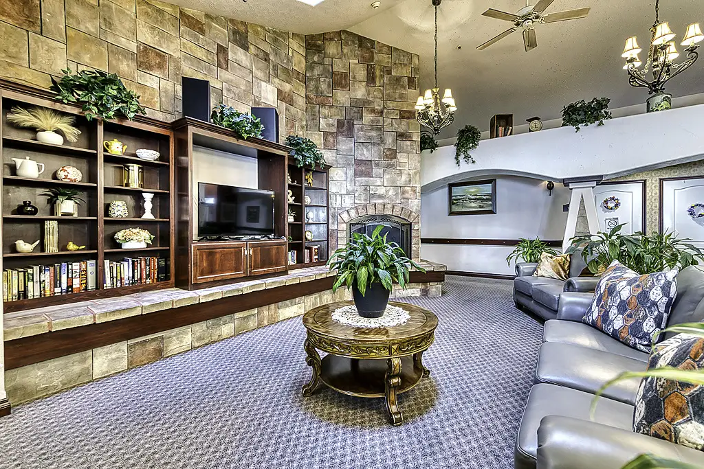 Lobby with TV and Fireplace