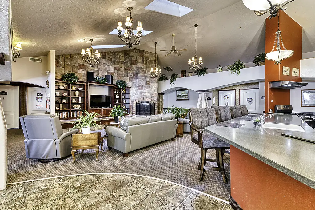 Lobby with TV and Fireplace